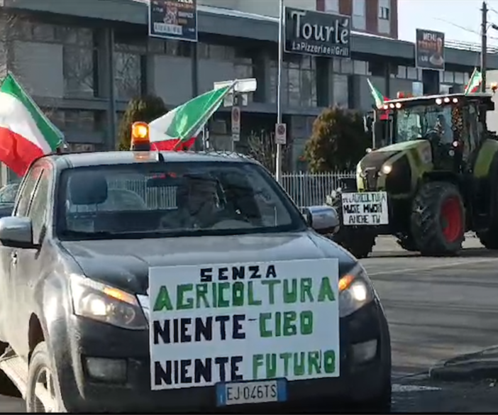Proteste degli agricoltori nel territorio: oltre 200 trattori arrivati anche a Novara