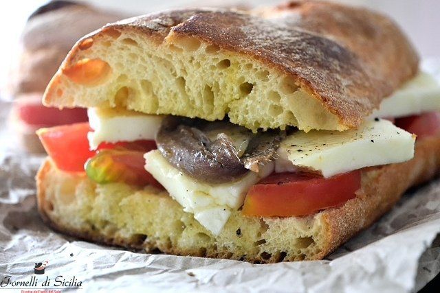 Dal pane cunzato ai peperoni con bagna cauda, col maltempo.. tradizione a tavola