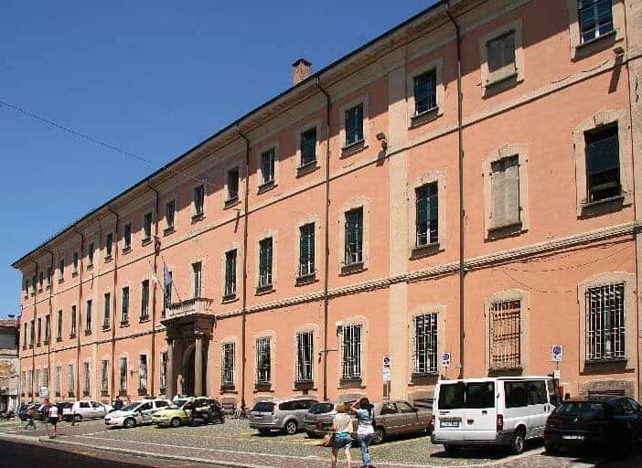 Molestie sessuali, primario del San Matteo di Pavia patteggia due anni