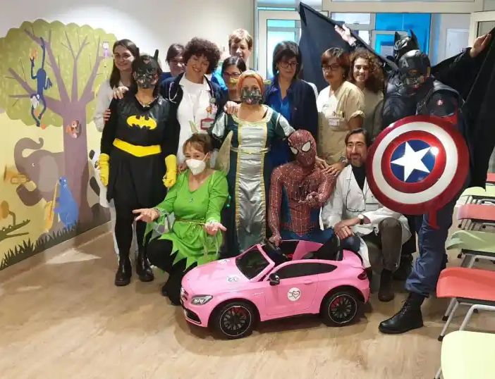 Capitan America, Batman e Spiderman nel reparto di Pediatria del Fornaroli di Magenta per far sorridere i bimbi