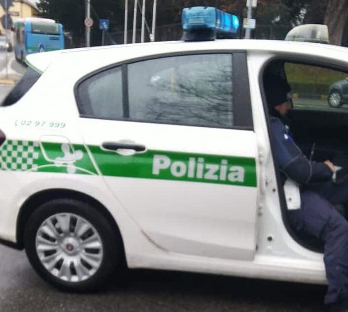 Magenta: donna in bicicletta investita alla rotonda di via IV Giugno