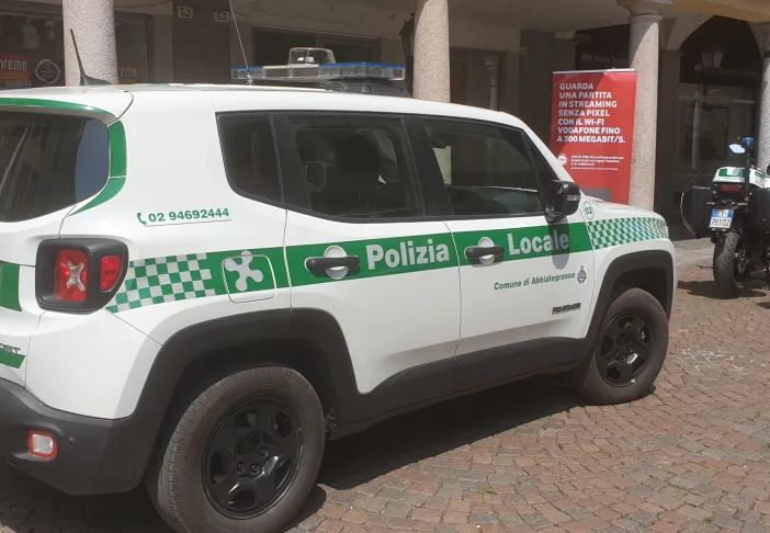 Torna libero il giovane che ha aggredito gli agenti al comando della Polizia locale di Abbiategrasso