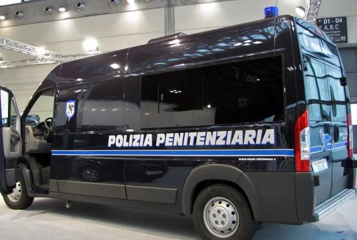 Dal carcere di Vercelli a Ferrara, detenuto dà in escandescenza