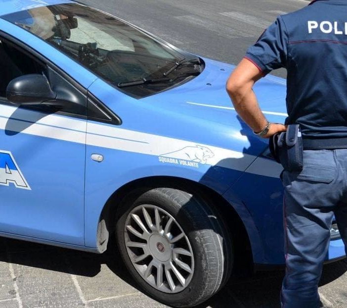 Possedeva precursori per la sintesi di droghe: 23enne arrestato dalla polizia di Novara