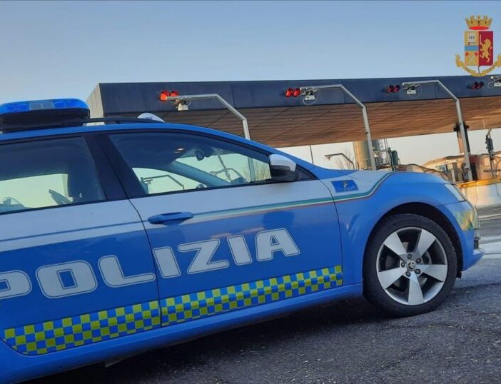 Giovani di Magenta arrestati dalla Polizia Stradale di Modena in autostrada: nascondevano un chilo di cocaina