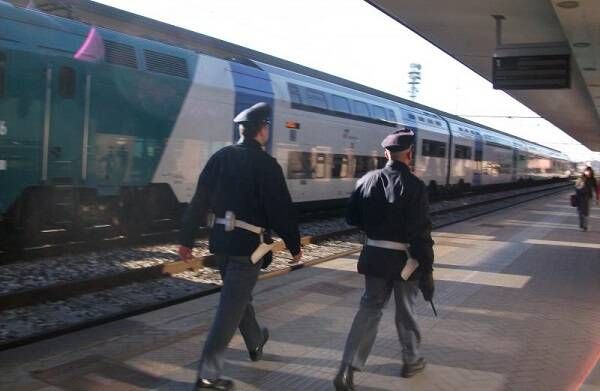 Monza, la Polfer arresta minorenne italiano per rapina aggravata