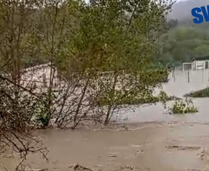 MALTEMPO IN LIGURIA/2. Il Bormida esonda e invade lo stadio (video)