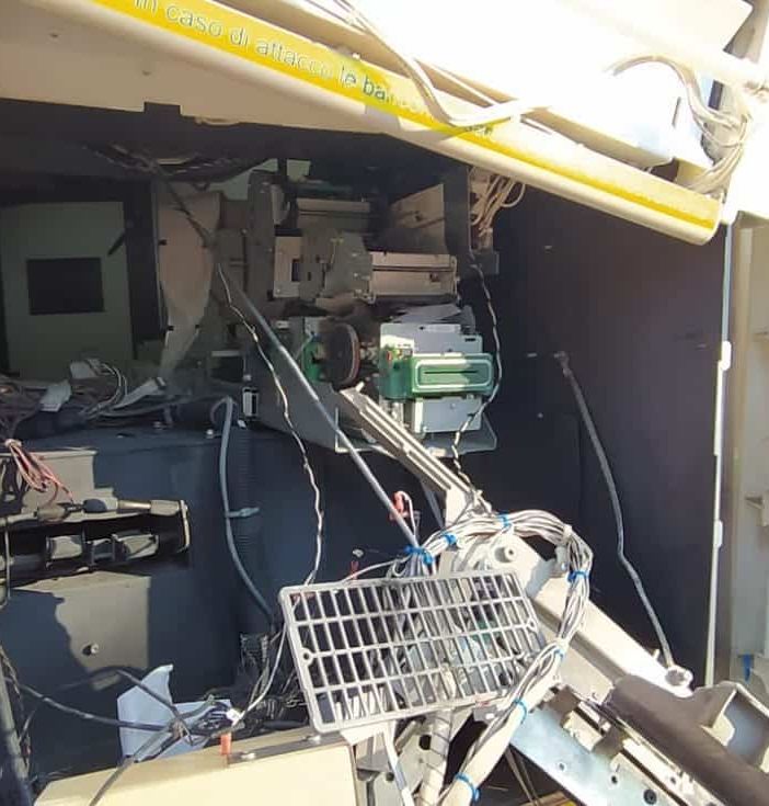 Salta Postamat a Siziano, ladri in fuga a Binasco. Bottino 150mila euro