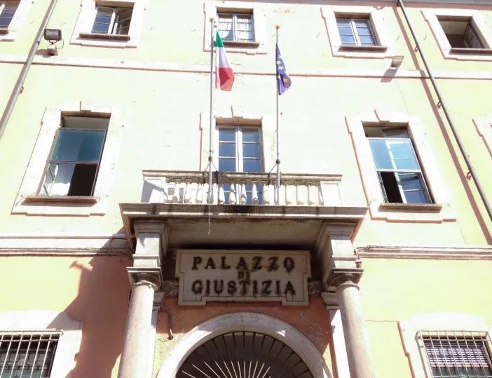 Pavia: condannata per aver attraversato fuori dalle strisce pedonali. Aveva causato un incidente