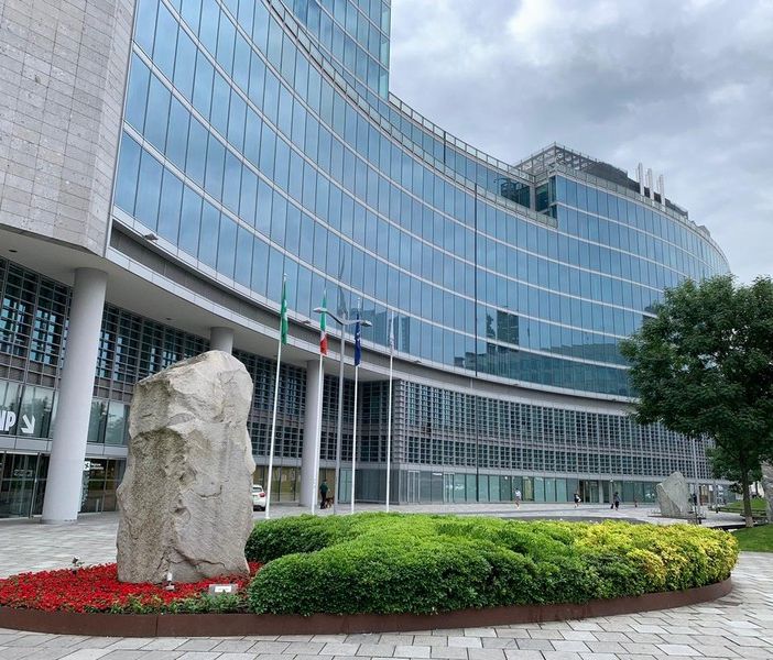 La richiesta di Regione Lombardia al governo: «Sospendere la zona rossa per 48 ore»