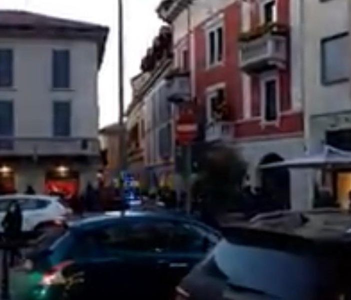 Gallarate, ragazzini in strada con bastoni e catene: ferito un quattordicenne
