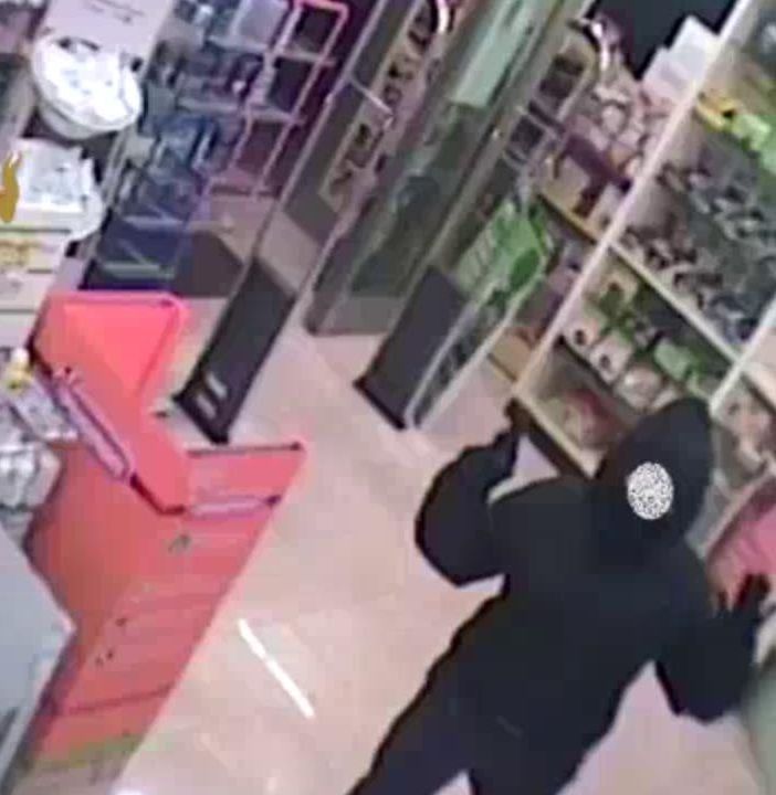 Milano, 13 farmacie rapinate in 18 giorni: in manette 47enne