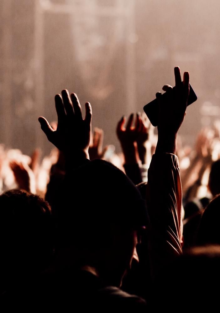 Milano, polizia interrompe un rave party in stabile abbandonato