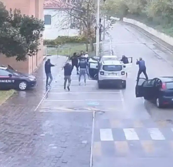 Milano rapine in strada nella notte, arrestate sette persone