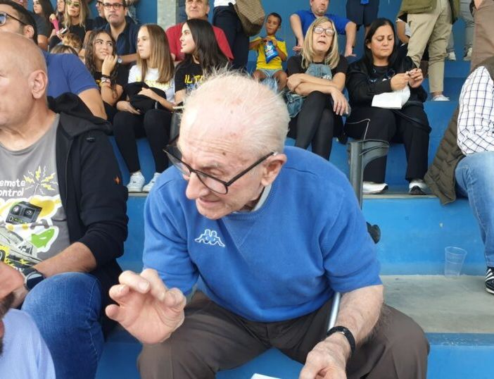 Renzo Introini, allo stadio a vedere il Magenta calcio dopo 67 anni: giocò nella prima squadra nata nel 1946