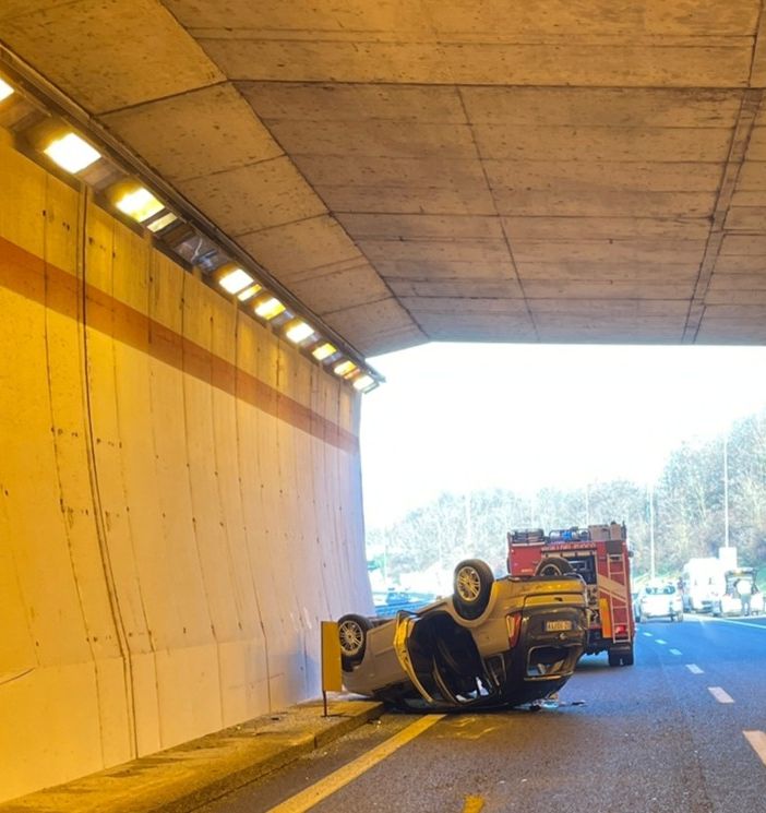 Castano Primo: ribaltamento in galleria, tratto della Boffalora-Malpensa chiuso