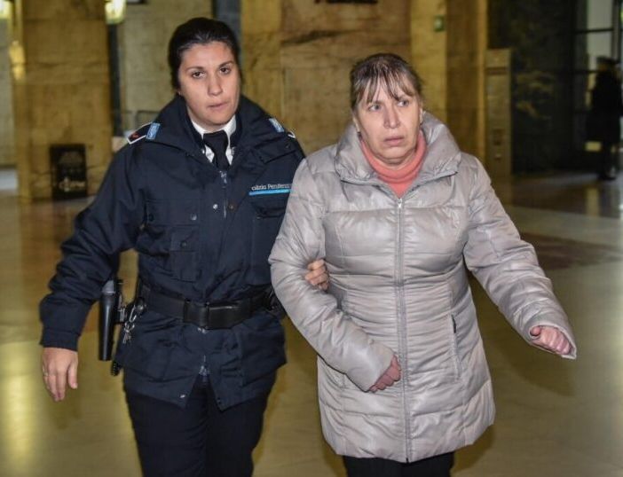 Uccise la madre facendo a pezzi il corpo: condanna ridotta a 20 anni