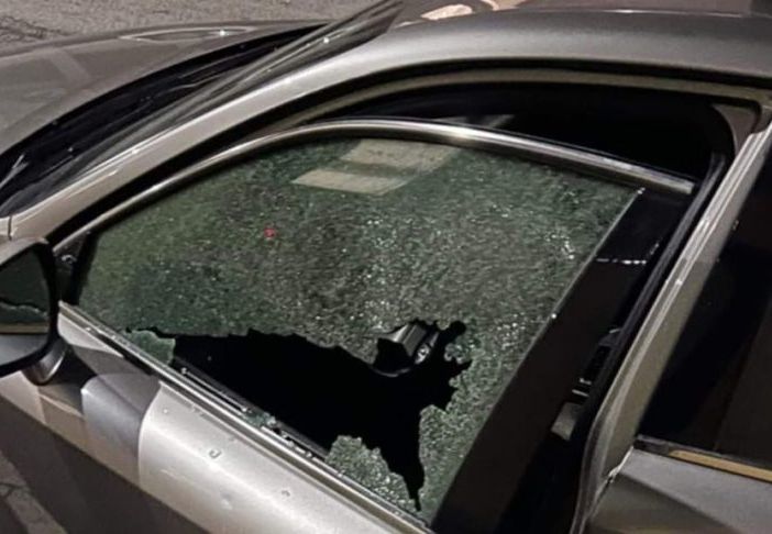 Milano, rompe i vetri di 11 auto (compresa una Croce Rossa): arrestato 28enne