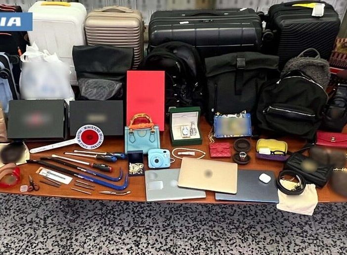 Da Corsico a Milano, box pieno di merce rubata: denunciate tre persone