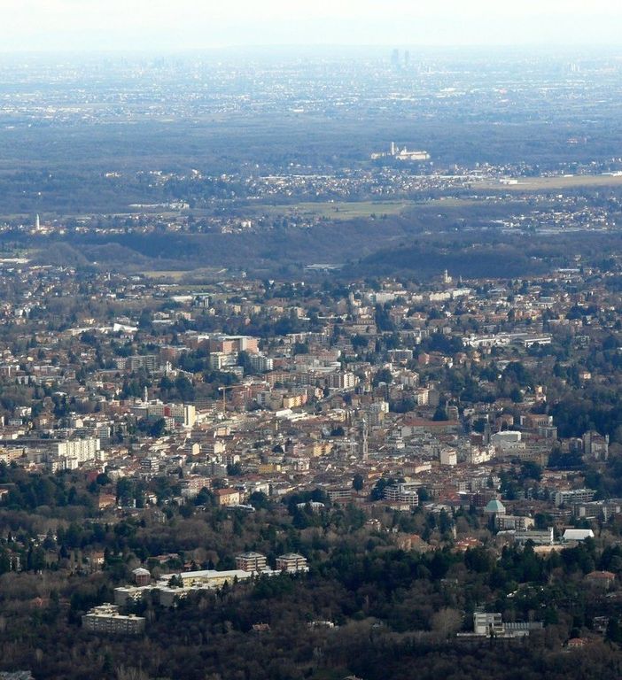 Sole e bel tempo per molti giorni su tutta la regione: qui la bellissima vista dall'alto della nostra provincia con sguardo su Milano nella foto di Mario Chiodetti Sole e bel tempo per molti giorni su tutta la regione: qui la bellissima vista dall'alto della nostra provincia con sguardo su Milano nella foto di Mario Chiodetti