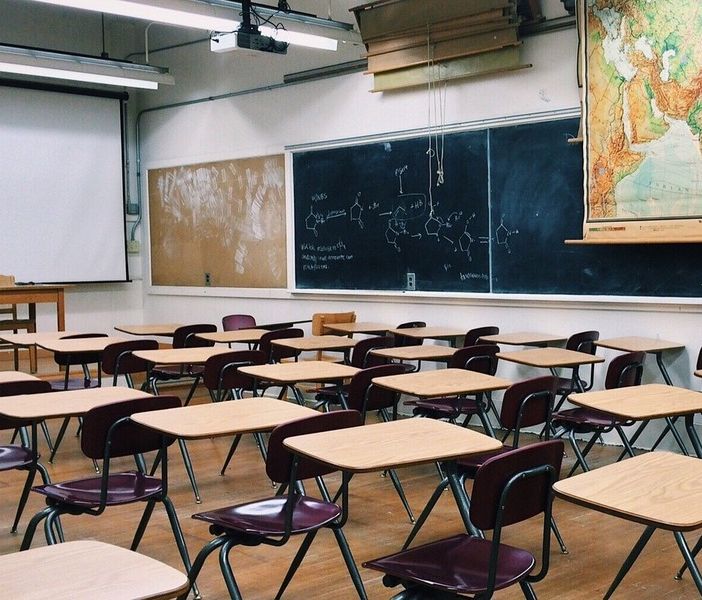 L'OPINIONE. La finta prof da 350 mila euro e il vero prof senza soldi a luglio e agosto