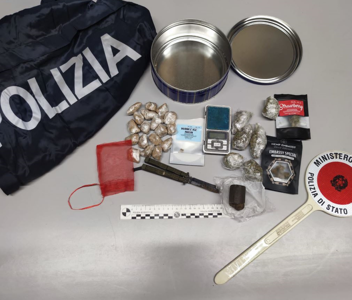 Arresto per detenzione ai fini di spaccio di sostanze stupefacenti a Novara grazie a una segnalazione sull'applicazione &quot;YOUPOL&quot;