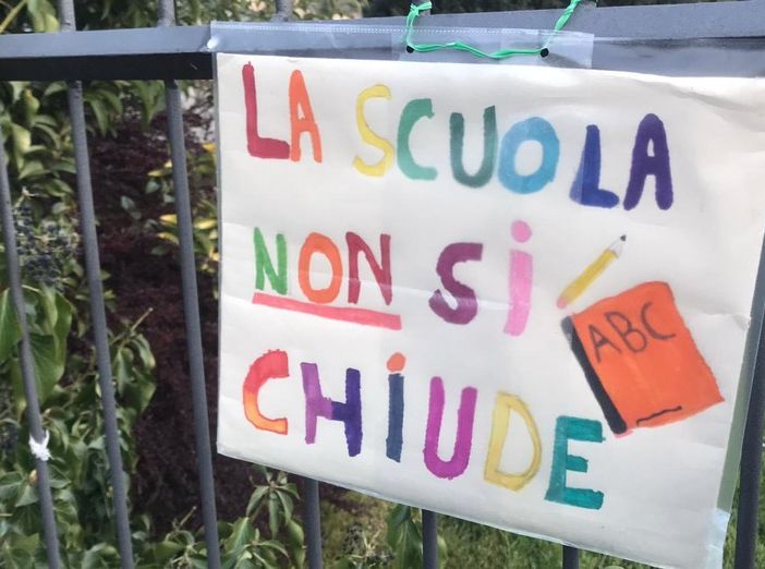 La Lombardia resterà in zona rossa. Ma dopo Pasqua scuole aperte fino alla prima media