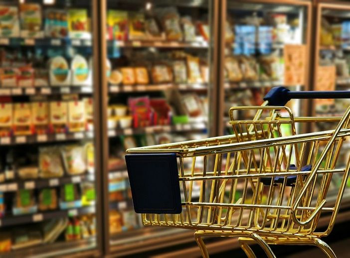 Ecco tutti i negozi che possono restare aperti nella zona rossa che scatta domani e durerà 15 giorni