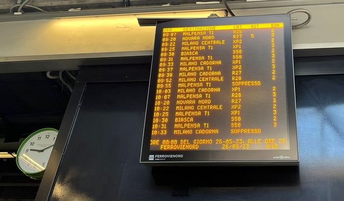 Sciopero dei trasporti, venerdì a rischio per i pendolari. E già code in autostrada