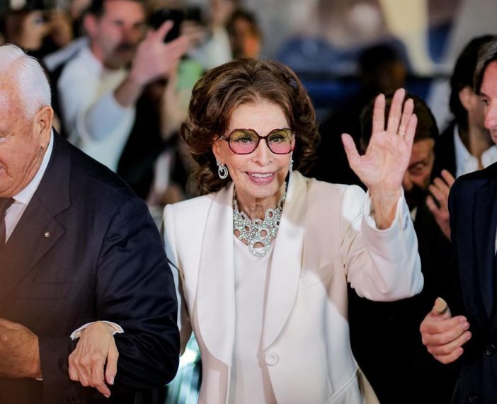 Sophia Loren è stata accompagnata da Luciano Cimmino - foto da profilo ufficiale Sophia Loren Restaurant