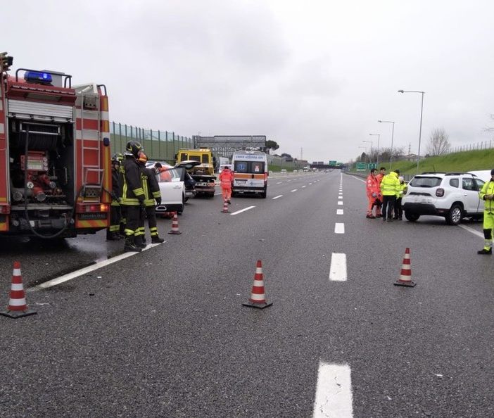 FOTO. Carambola sull'A9 tra Origgio e Saronno: feriti quattro adulti e un bambino