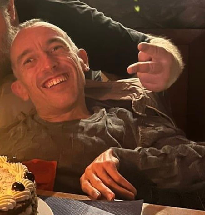 Vercelli, lutto per Max Sabattoli, aveva 44 anni: il suo sorriso più forte di ogni limite