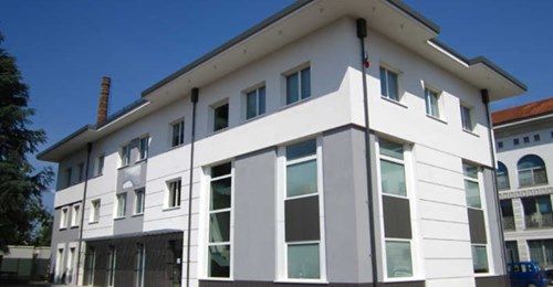 Abbiategrasso/ RSA, un anno fa iniziava il dramma. Oggi il Golgi – Redaelli inaugura due “Stanze degli Abbracci” una anche a Milano
