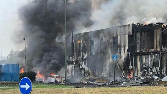San Donato Milanese, aereo cade su palazzina: 8 morti tra cui un bambino