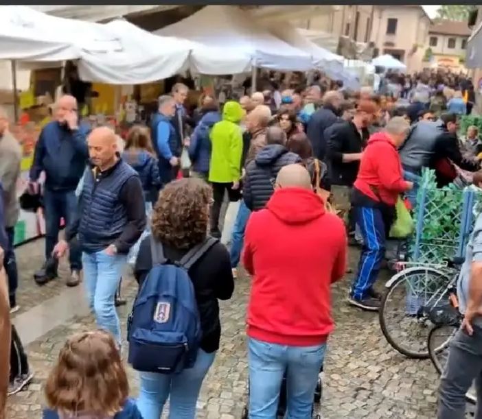 Robecco sul Naviglio: la pioggia non ferma San Majolo, in tanti per la fiera ultracentenaria