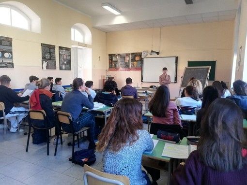 Campagna vaccinale sui giovani da luglio per la riprese delle scuole in sicurezza. Nelle aziende probabile via da giugno