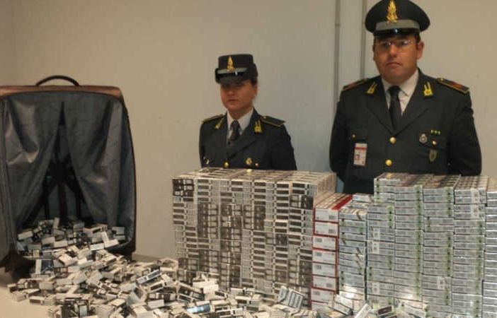 132 chili di &quot;bionde&quot; contraffatte: scattano le manette per cinque