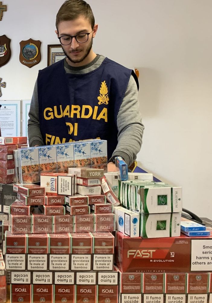 La Gdf di Milano sequestra 100 chili di sigarette di contrabbando