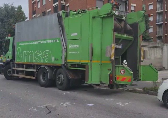 Milano: morta la 75enne travolta da mezzo Amsa