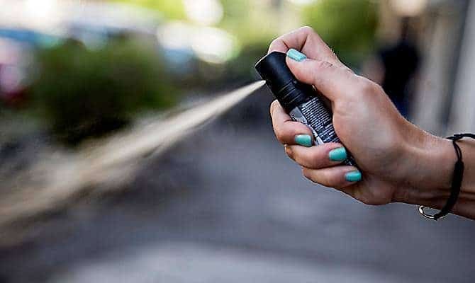 Milano: a processo la mamma della bimba ustionata con lo spray