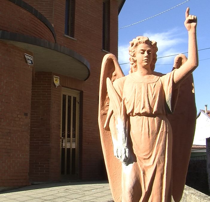 Cilavegna: vandalismi alla statua dell'Angelo dietro alla chiesa parrocchiale
