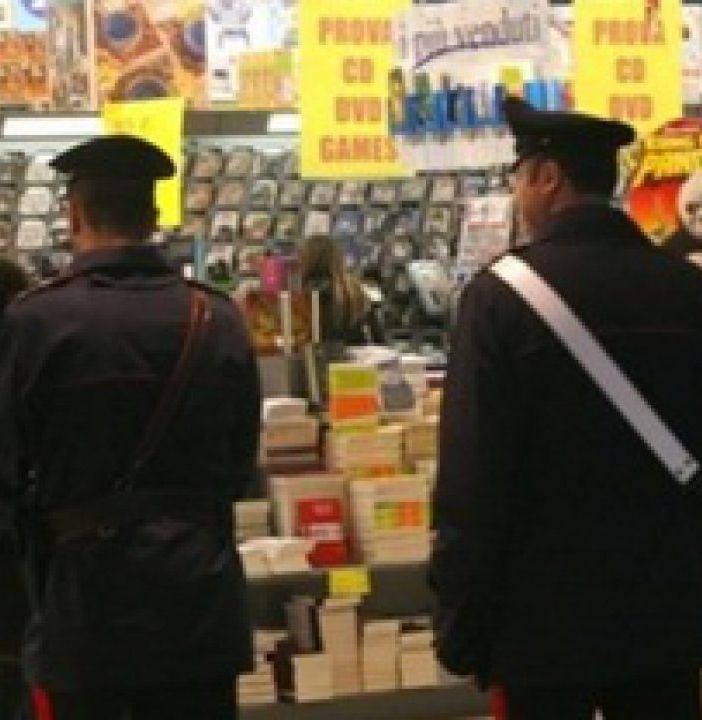 Pavia: ruba generi alimentari al supermercato, denunciato un 24enne
