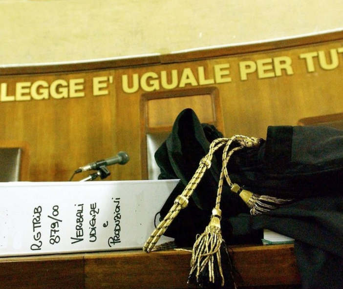 Mette in vendita i cerchi in lega ma viene fregato dall'acquirente che gli sottrae 600 euro
