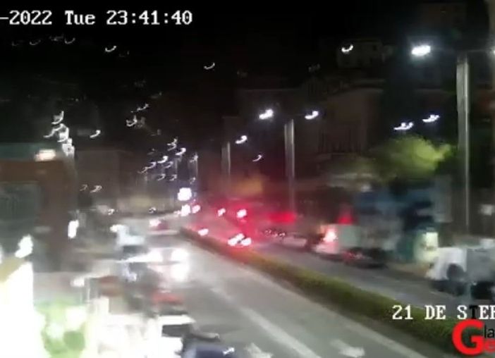 Terremoto a Genova, il momento della scossa ripreso dalla telecamera di sorveglianza (Video)