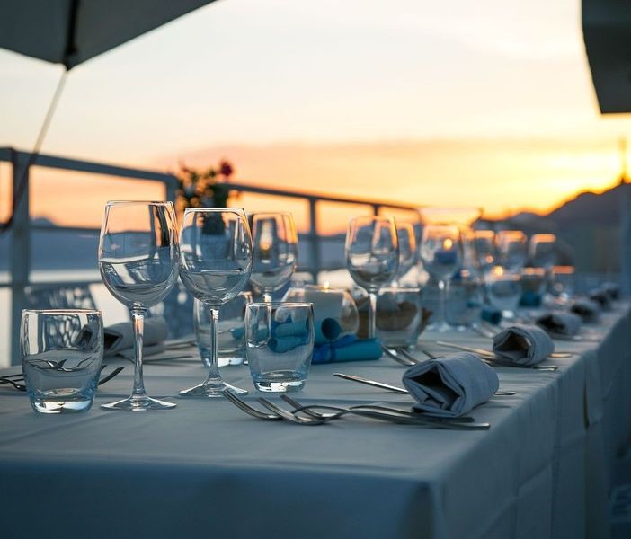 Ristoranti aperti anche a cena, ma con il coprifuoco. Il Viminale: «Tornare a casa dopo le 22 non si può»
