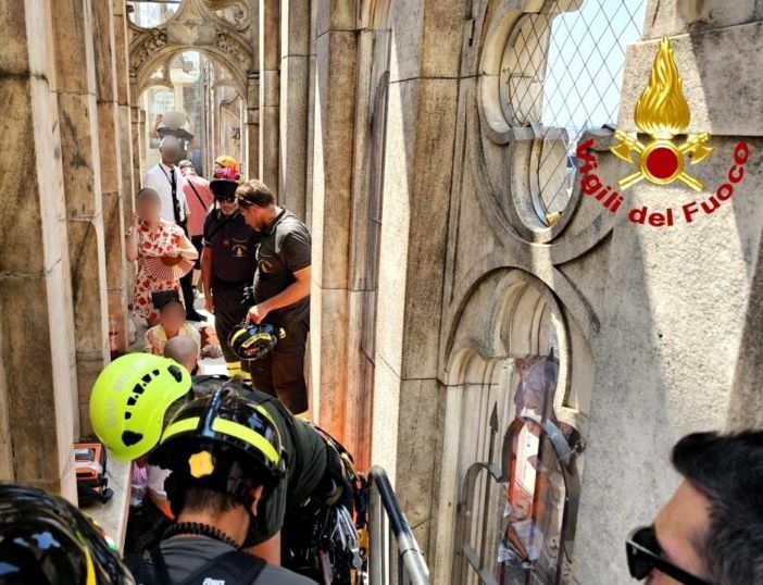 Malore a turista americana sulle terrazze del Duomo