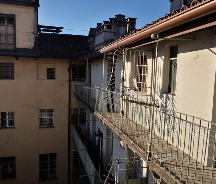 Il palazzo di via Milano a Torino teatro della tragedia