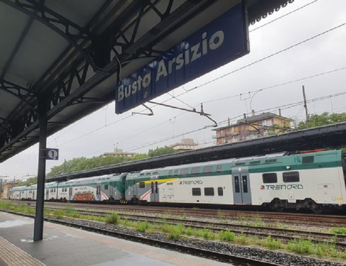 Maltempo, grossi problemi e disagi per i pendolari. Stavolta reggono i sottopassi