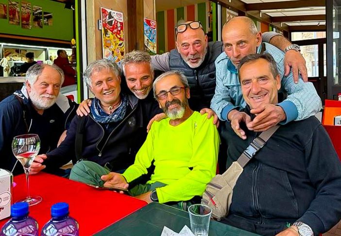 Turi al centro (con maglia gialla)
