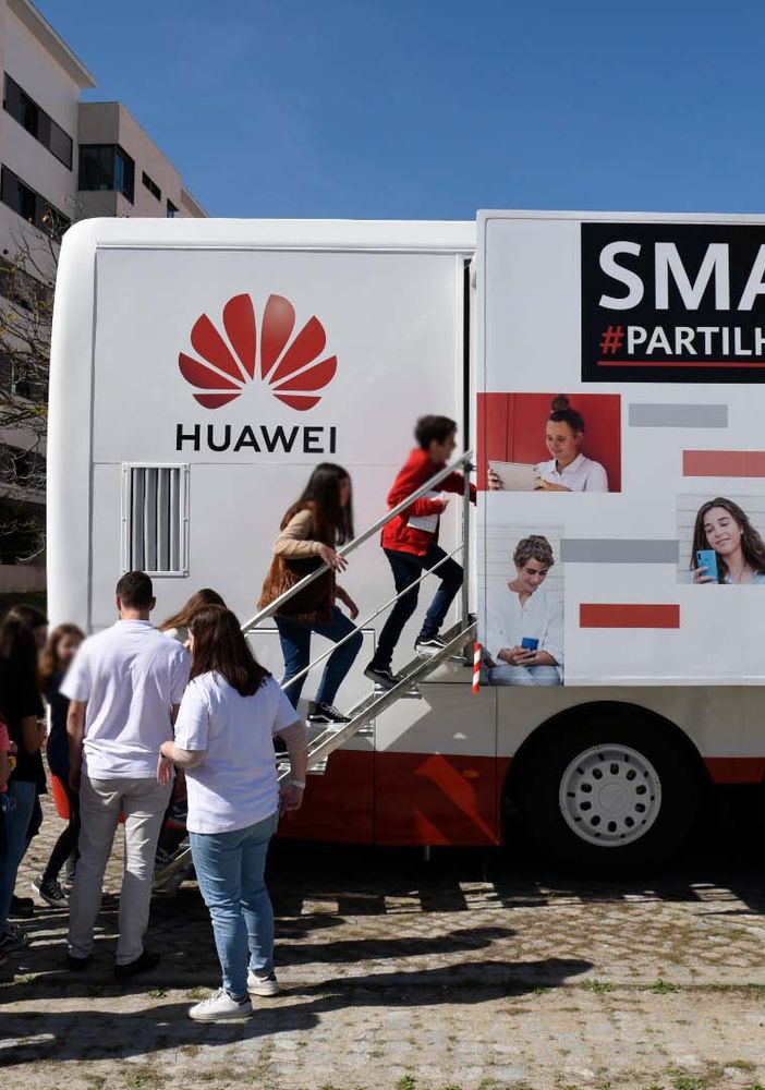 Smart Bus e sicurezza digitale, Huawei nelle piazze di Piemonte e Lombardia